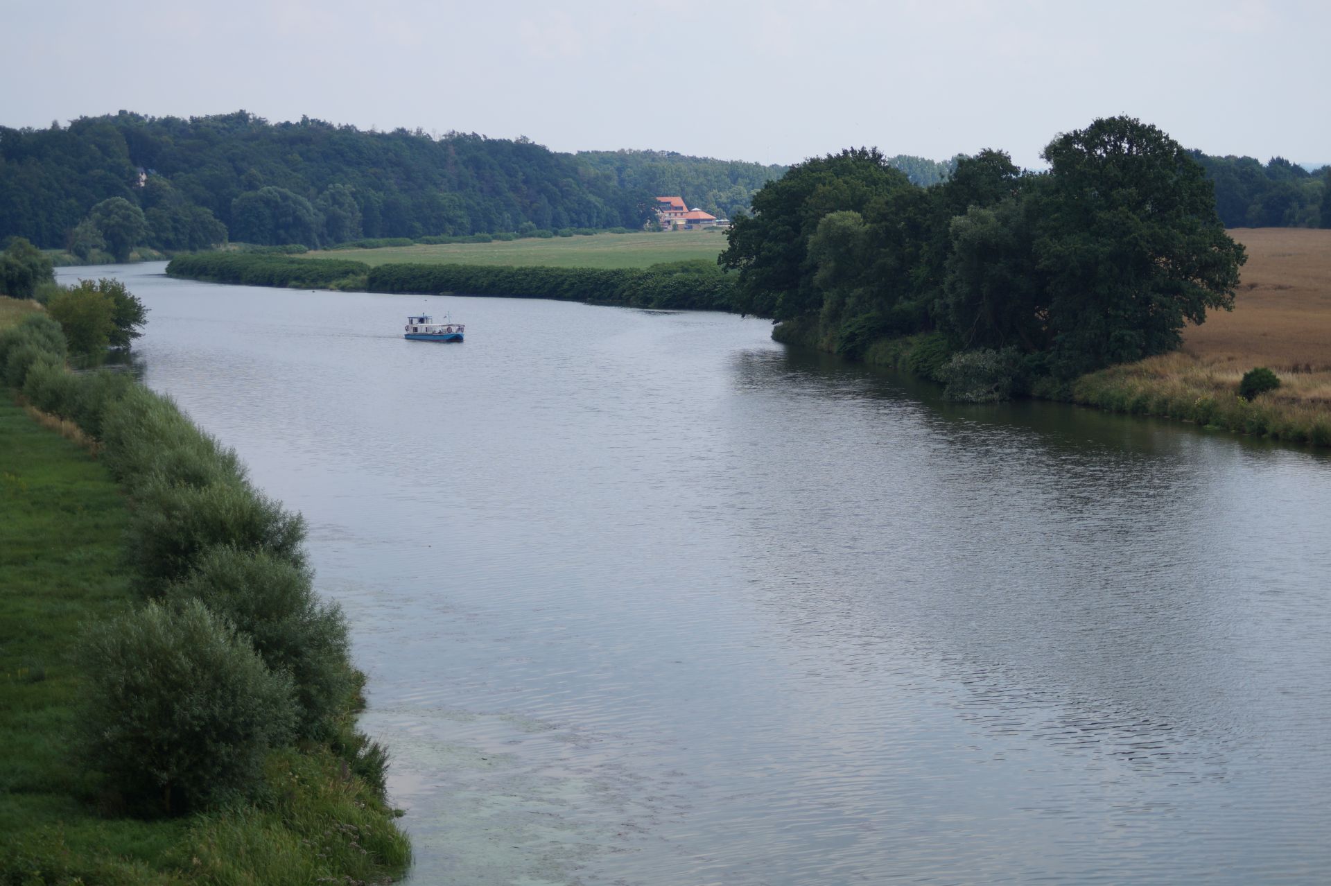 Blick vom Rabenstein auf die Mulde nach Höfgen (Grimma), im Hintergrund die Schiffsmühle Höfgen, Foto: Marco Roßberger