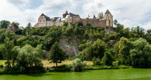 Burg Mildenstein, erbaut auf und aus Leisniger Porphyr. Foto: M. J. Kellner
