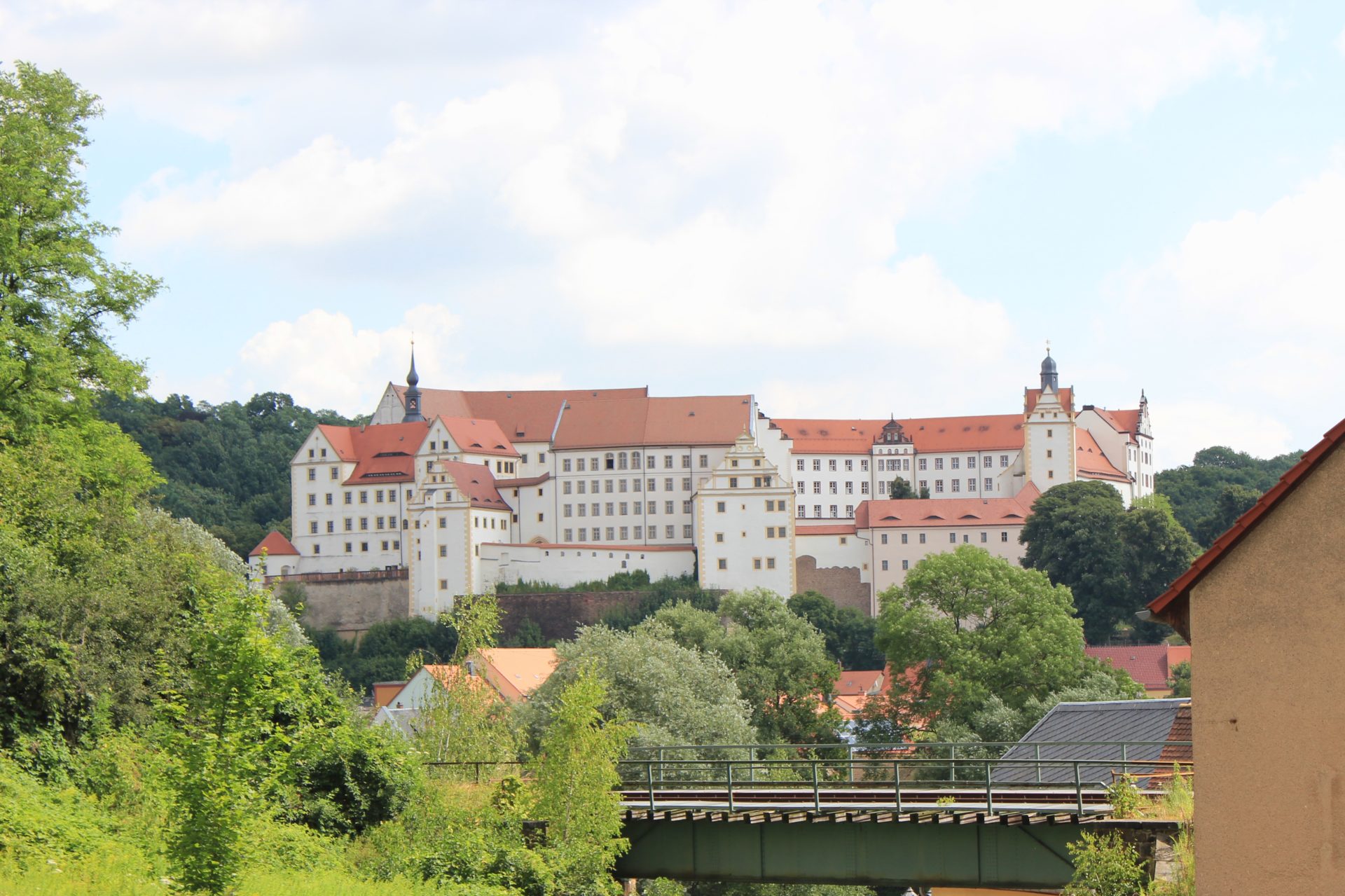 Schloss Colditz mit Bahnbrücke © K.Lange
